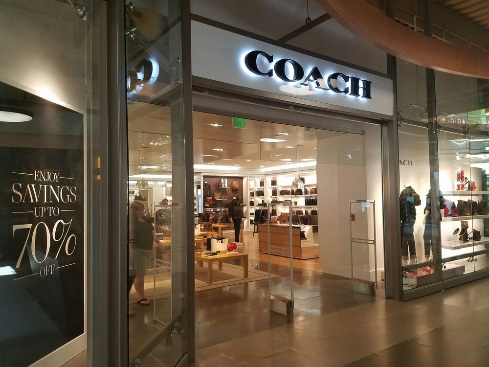 Shop whys. Coach аутлет. Коуч магазин. Coach аутлет Архангельское. Сумка coach в аутлете.